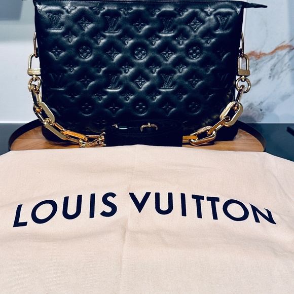 Coussin MM in Noir & Gold – Understated Glamour, Bold Refinement - Picture 7 of 12